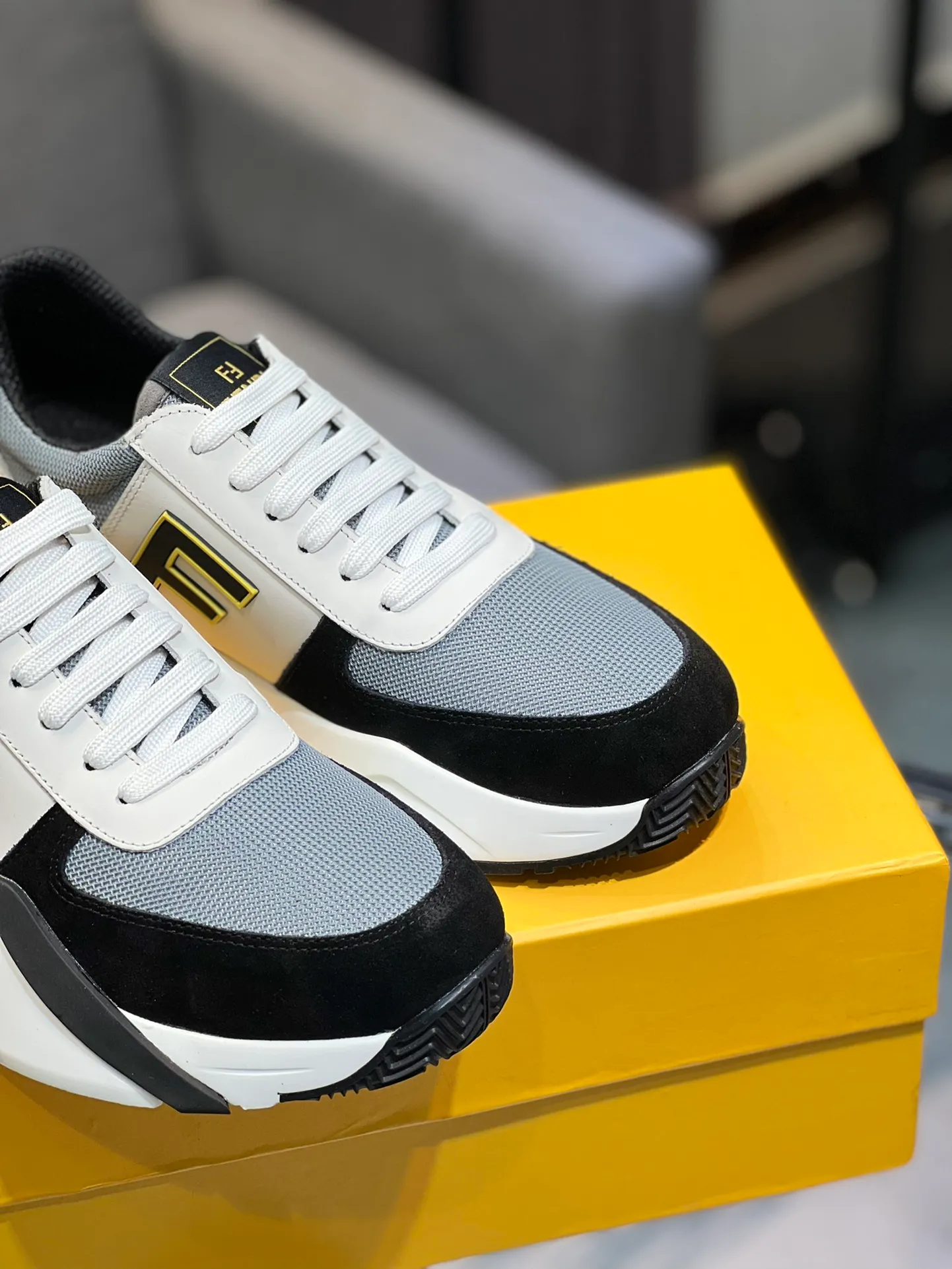 Men's shoes 💰540 FENDI men's fashionable casual shoes 👟Hot sale🔥 Official website 1:1 replica ⬆️Original quality - original leather - original breathable mesh lining original outsole 1:1 replica, code number 38-44 (45-46 customized)